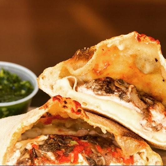 Blocks Pizza Deli Restaurant in Miami Beach, Pizzeria